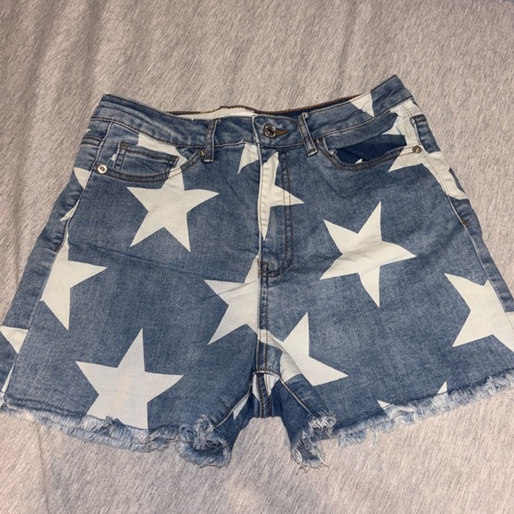 Forever 21 Star Shorts - Picture 1 of 2